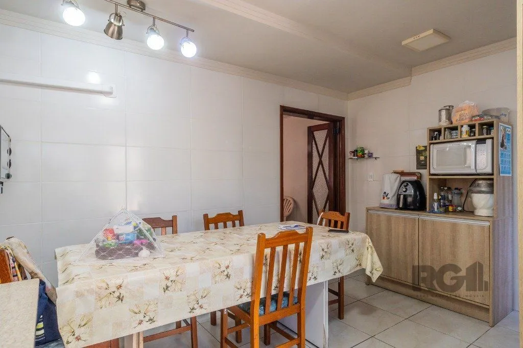 Imagem Casa com 4 dormitórios no bairro Gloria