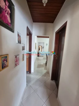 Imagem casa bem localizada com edícula