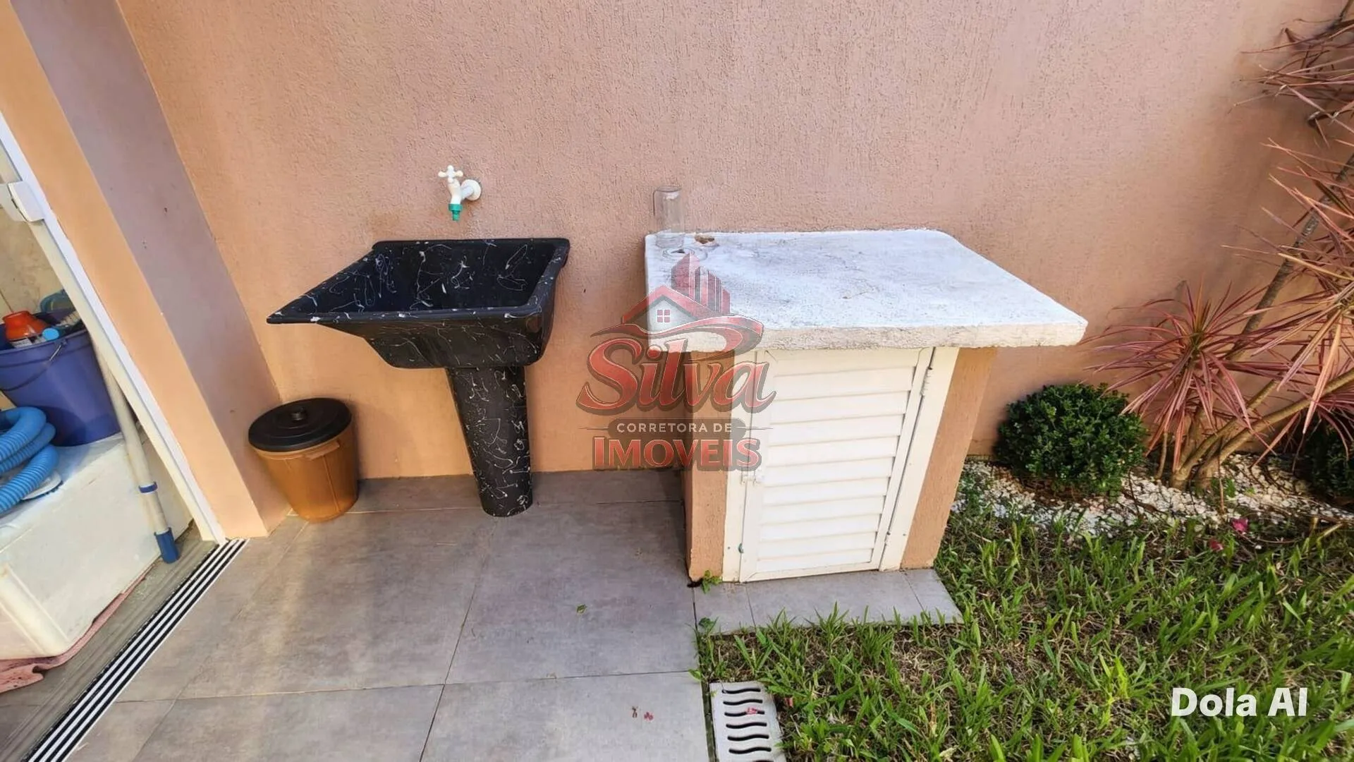 Imagem C756 |Casa com 4 Dormitórios e Piscina a 250 Metros do Mar