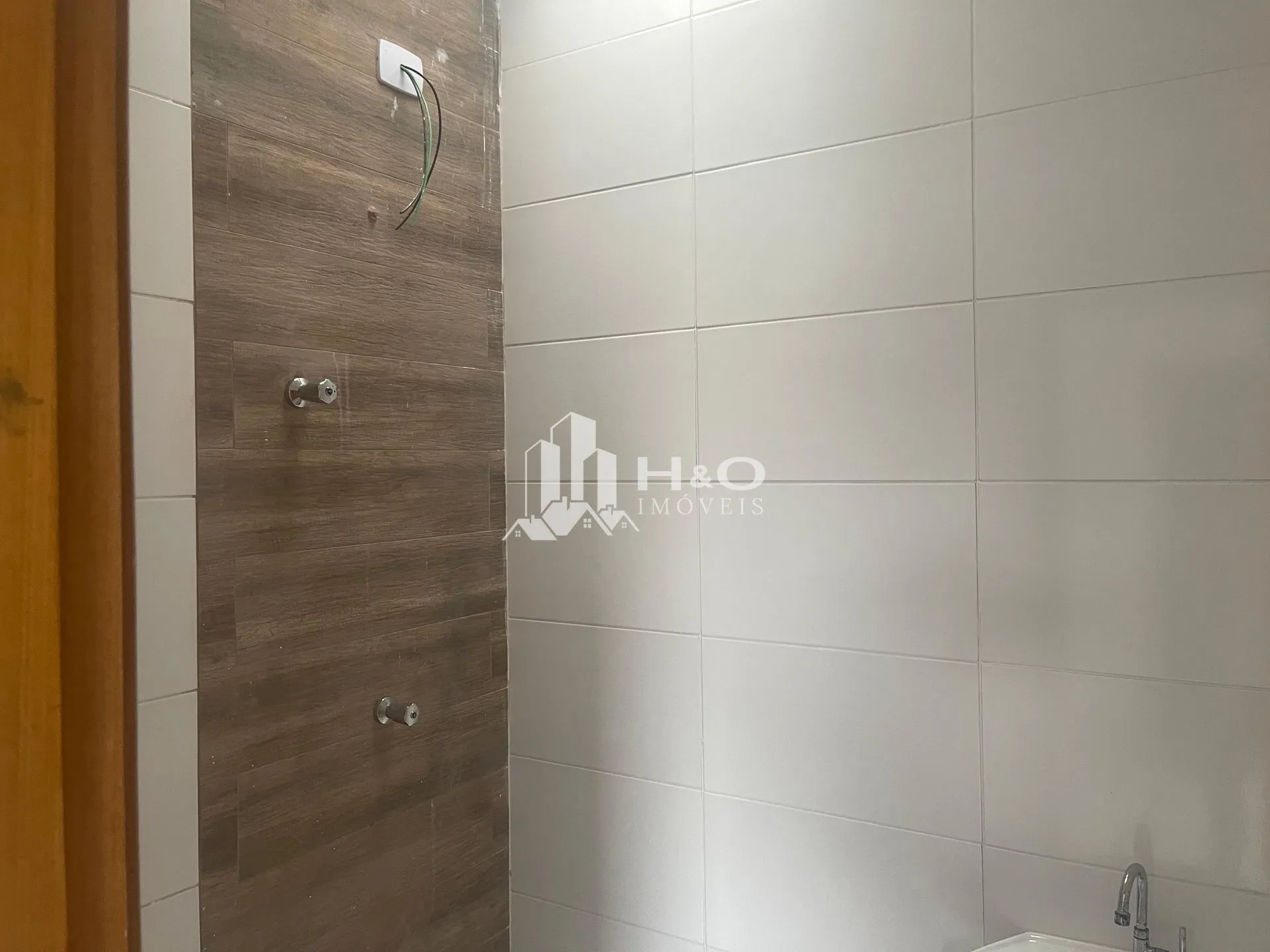 Imagem Oportunidade. Sobrado à Venda em São Miguel Paulista - 2 Suítes, Sacada, Financiamento pelo Minha Casa Minha Vida