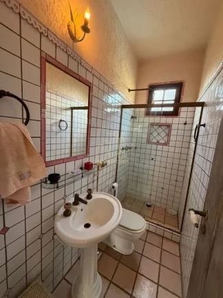 Imagem Linda Casa em Condomínio de Alto Padrão em Jaguaribe, Salvador-BA: 5 Quartos, 2 Suítes, 4 Salas, 4 Vagas - 333m²!