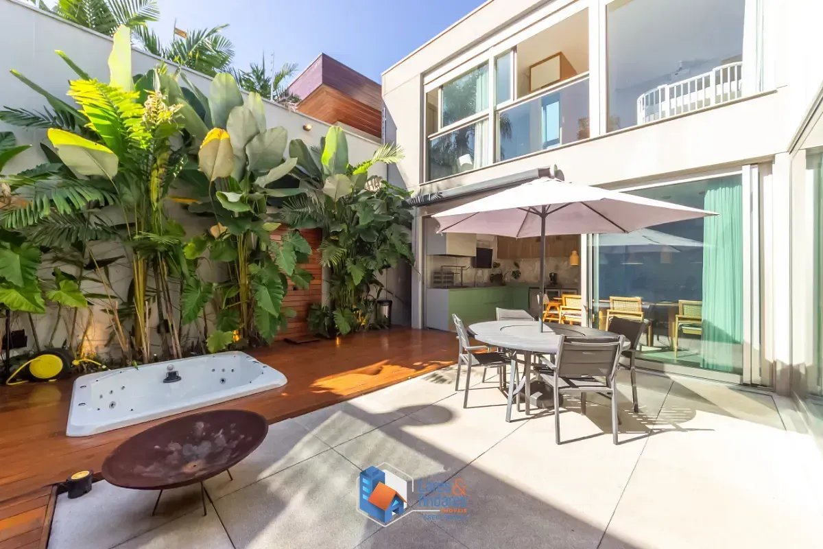 Imagem Casa no condomínio CONDOMINIO LAZULI para venda com 3 quartos, sendo 3 suítes, 404m²
