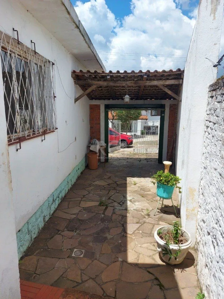 Imagem CASA COM CHURRASQUEIRA E GARAGEM PARA 2 CARROS