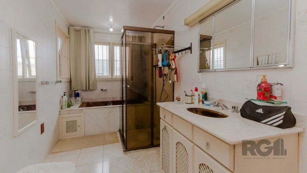 Imagem Casa 394m², 4 dormitórios, 4 vagas no bairro Cristo Redentor