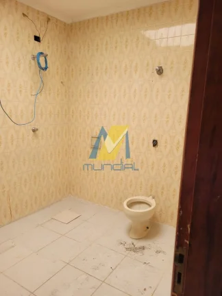 Imagem Casa Sobre Loja com 3 Dormitórios, Suíte e Área de Churrasqueira