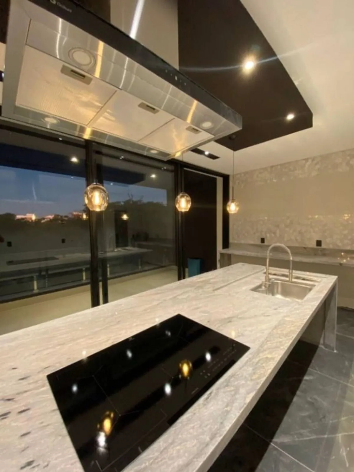 Imagem Casa Triplex no Condomínio Alphaville Nova Esplanada 1