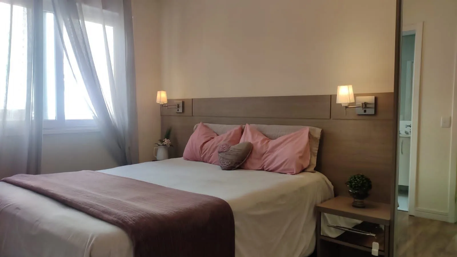 Imagem Lindo apartamento semi mobiliado, 3 quartos (1 suíte), churrasqueira e vaga.