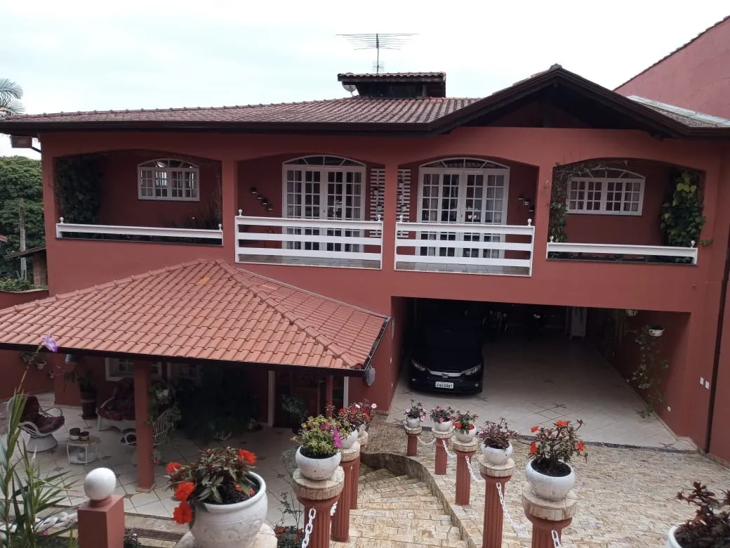 Imagem Casa para Venda em Ribeirão Pires, Suissa, 6 dormitórios, 5 suítes, 6 banheiros, 6 vagas