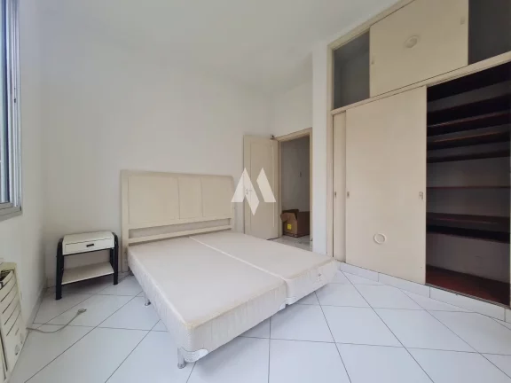 Imagem Apartamento 02 dormitórios -vaga demarcada - Quadra da Praia do Boqueirão/Santos