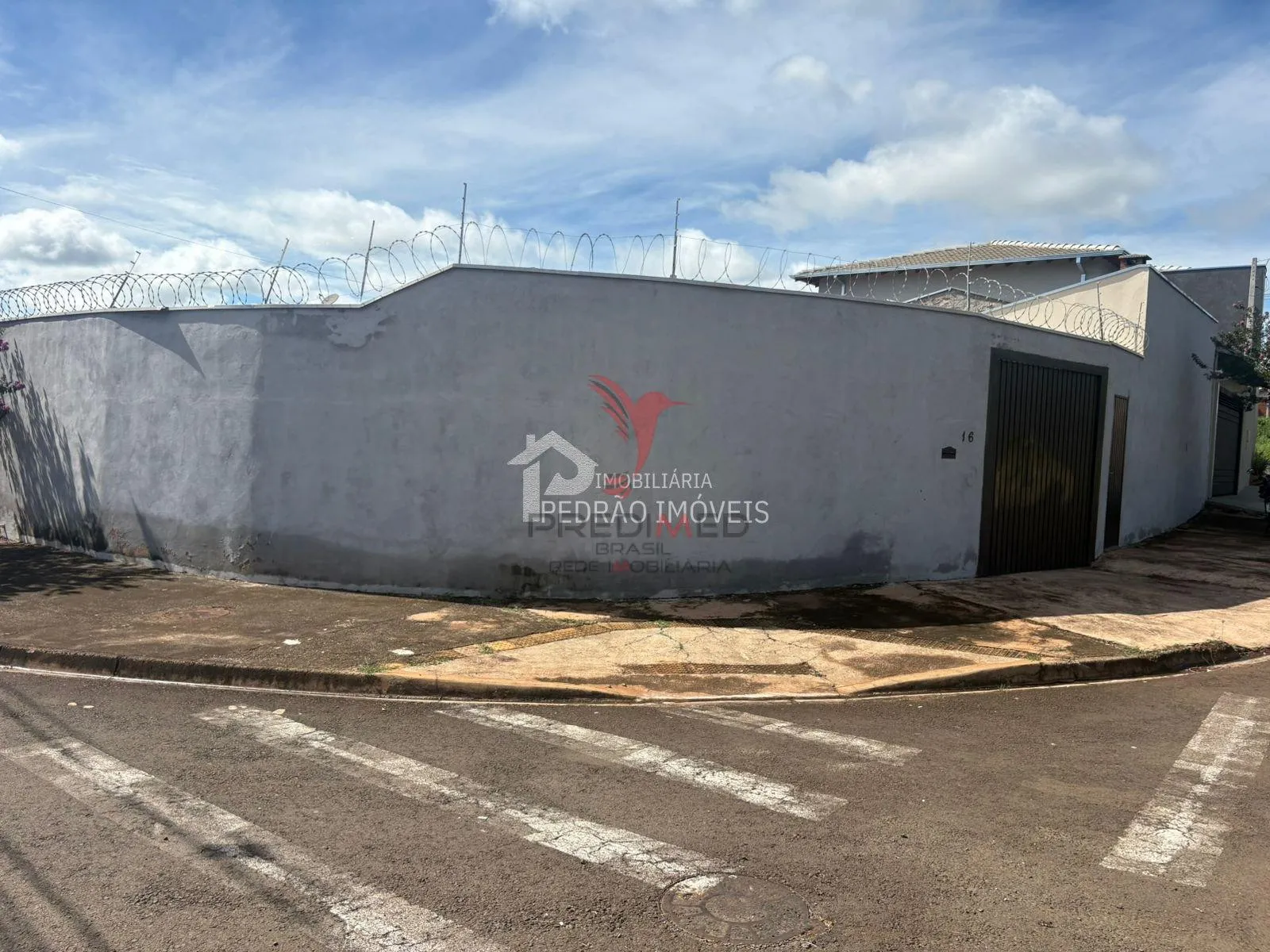 Imagem Casa de esquina no bairro Antonio Lopes. Lençóis Paulistas.. Aceita financiamento