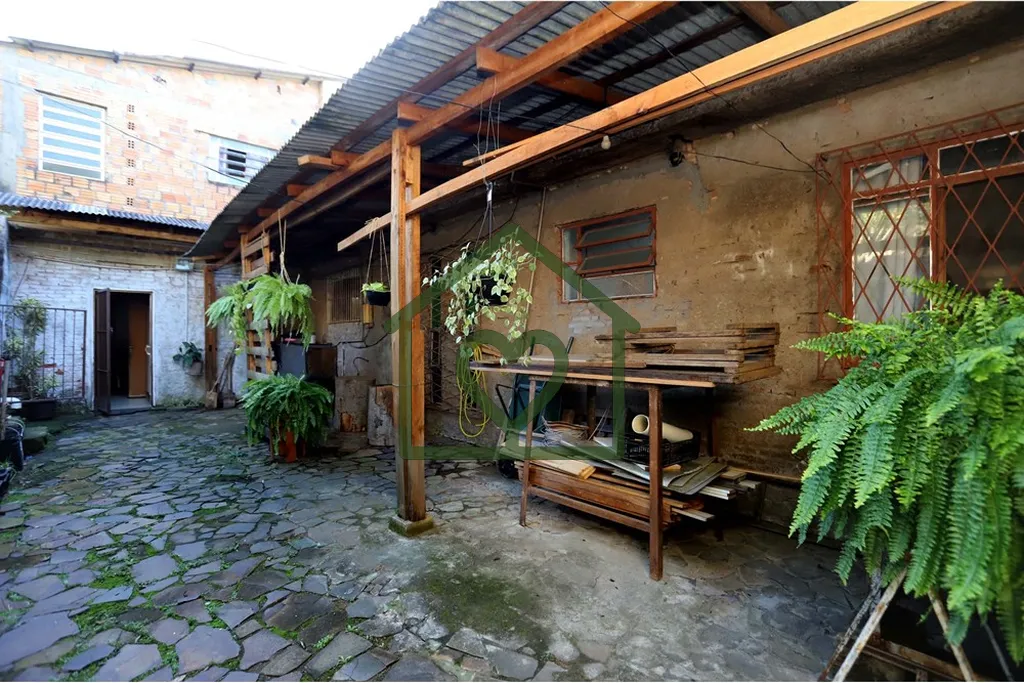 Imagem Encontre o lar perfeito para sua família nesta espaçosa casa residencial situada na encantadora Ru...