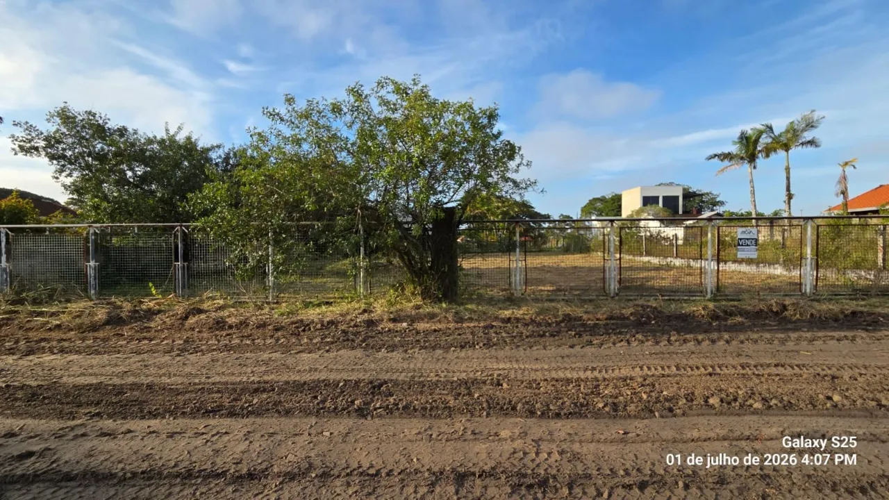 Imagem Terreno em Itapoá SC- 360m² Murado - 120 Metros da Praia
Localizado no Balneário Farol de Itapoá...