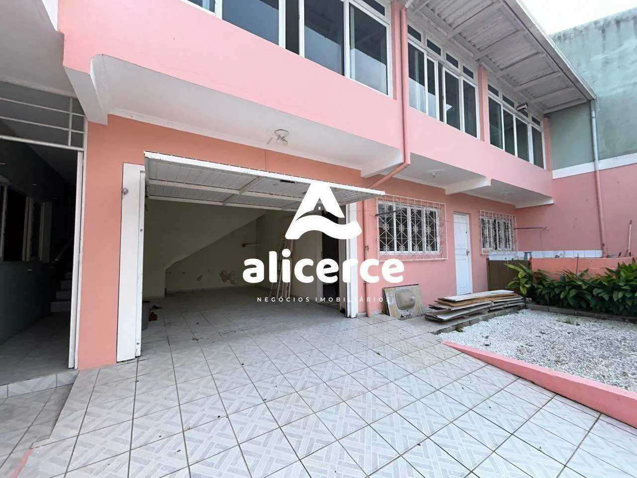 Imagem Casa à venda com 4 quartos 3 suítes, 240m² em Fazenda Santo Antônio São José