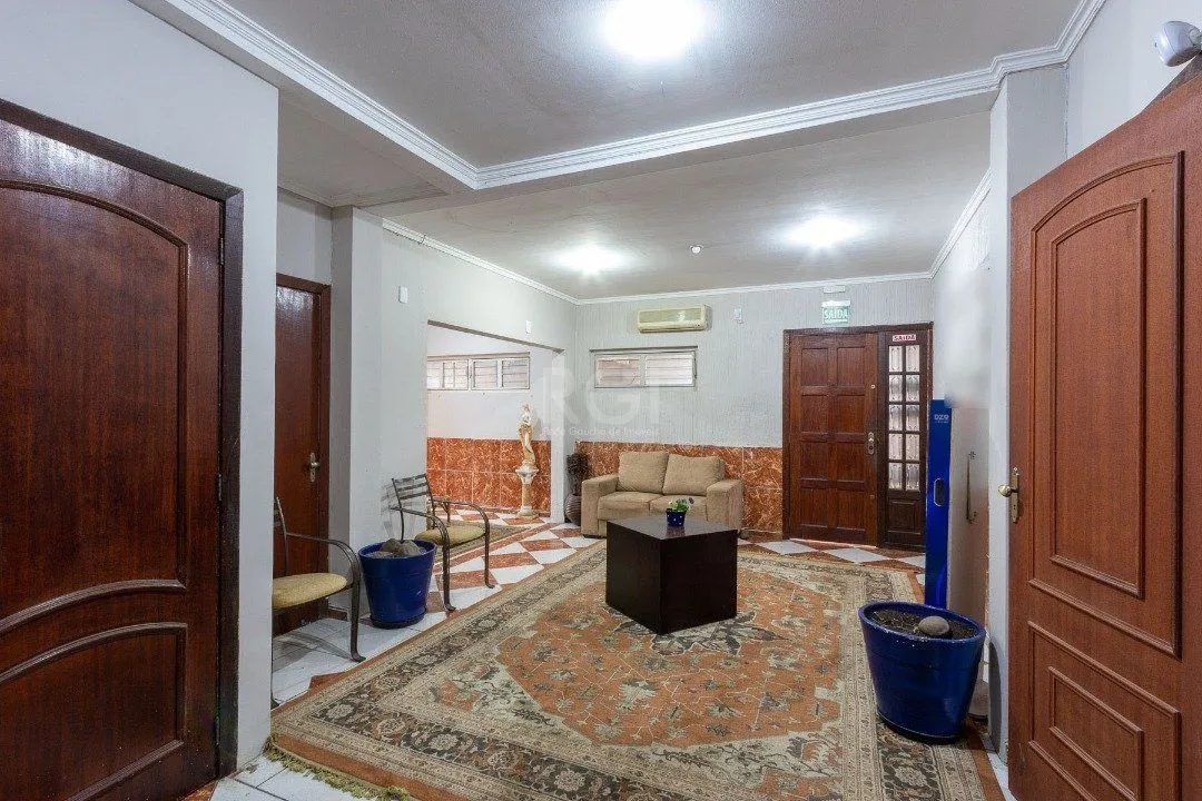 Imagem Sobrado para Venda - 300m², 3 dormitórios, sendo 1 suites, 3 vagas - Cavalhada