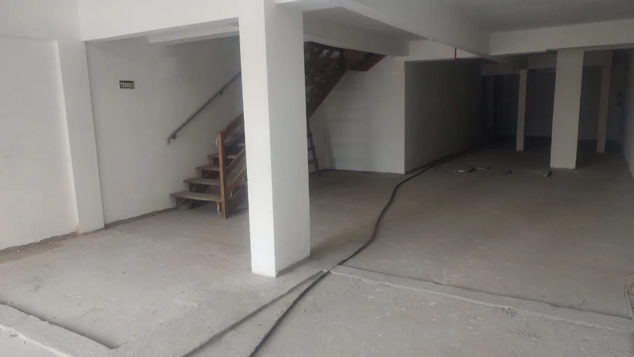 Imagem Vende loja ,com mezanino 180m², 2 banheiros