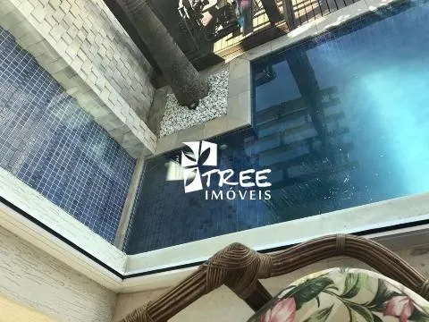 Imagem VENDA DE SOBRADO NO CONDOMÍNIO ARUJÁ V, EM ARUJÁ/SP, 340m² com 3 suítes, suíte master, espaço gourmet, sacadas, piscina, ofurô e 2 vagas. CONSULTE-NOS