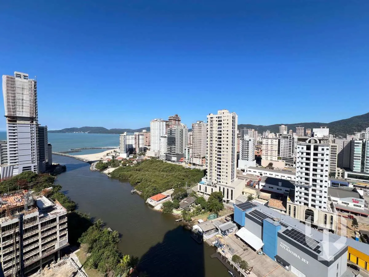 Imagem Apartamento 3 Suítes Quadra Mar em Meia Praia