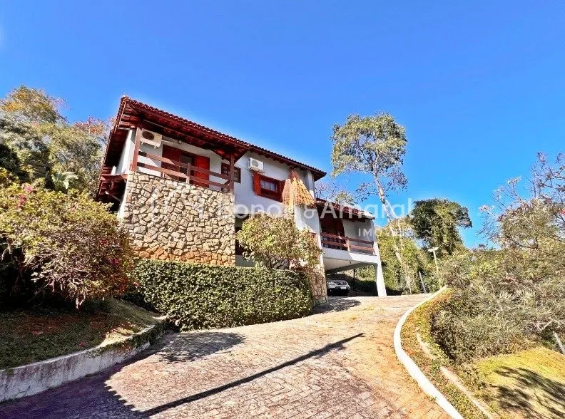 Imagem "Casa Sobrado de Alto Padrão à Venda no Condomínio Chácara Flora em Valinhos"