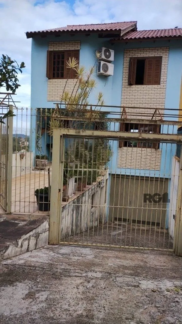 Imagem Casa com 161m² e 3 dormitórios com suíte, piscina no bairro Espírito Santo em PORTO ALEGRE