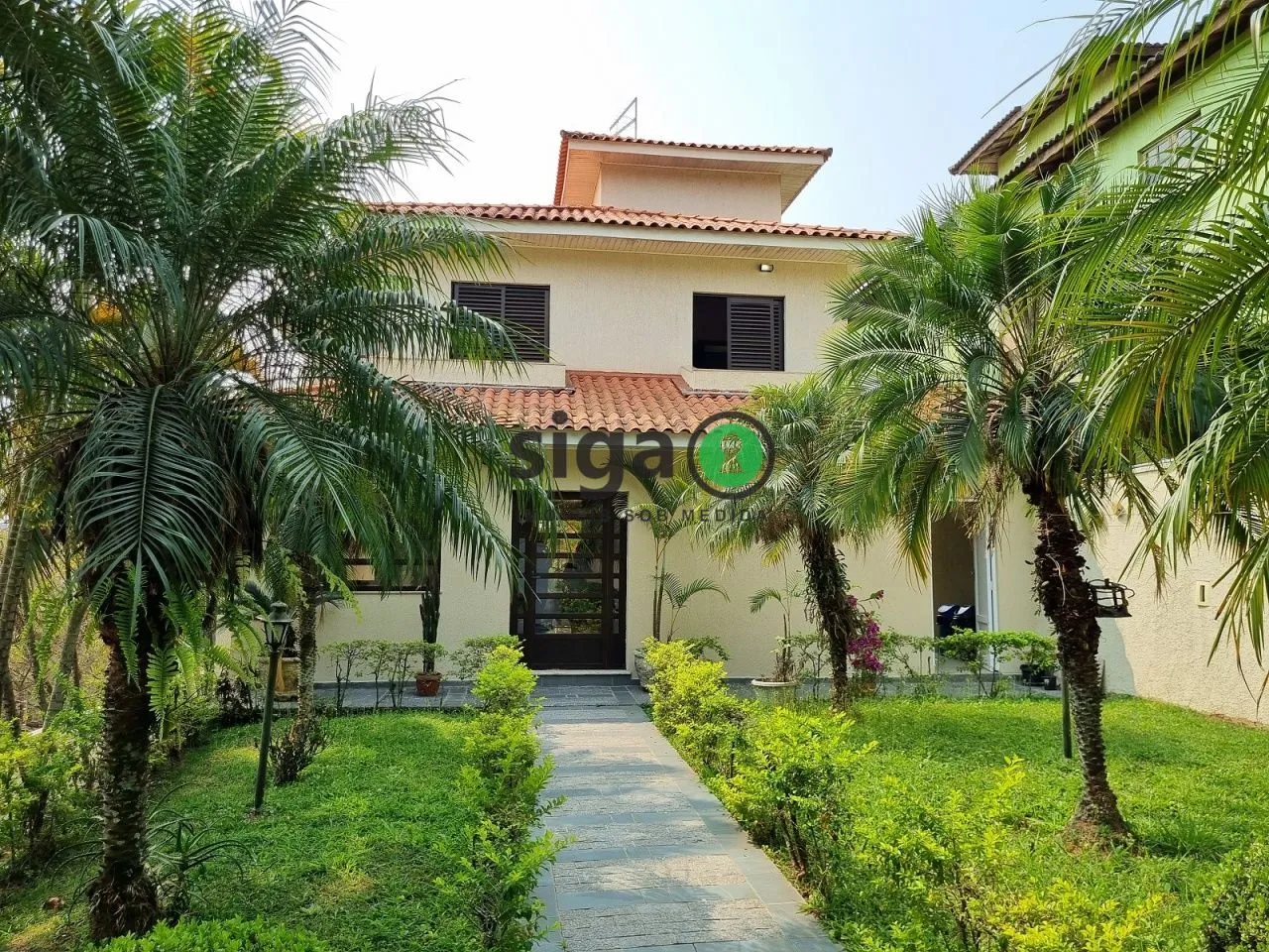 Imagem Casa a venda na Granja Viana com 4 dormitórios