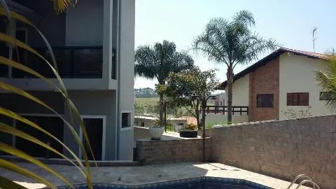 Imagem VENDA DE SOBRADO NO CONDOMÍNIO ECO PARK LAGOS, EM MOGI DAS CRUZES/SP, 397m² com 3 suítes, quintal com piscina, sauna e área gourmet. CONSULTE-NOS.
