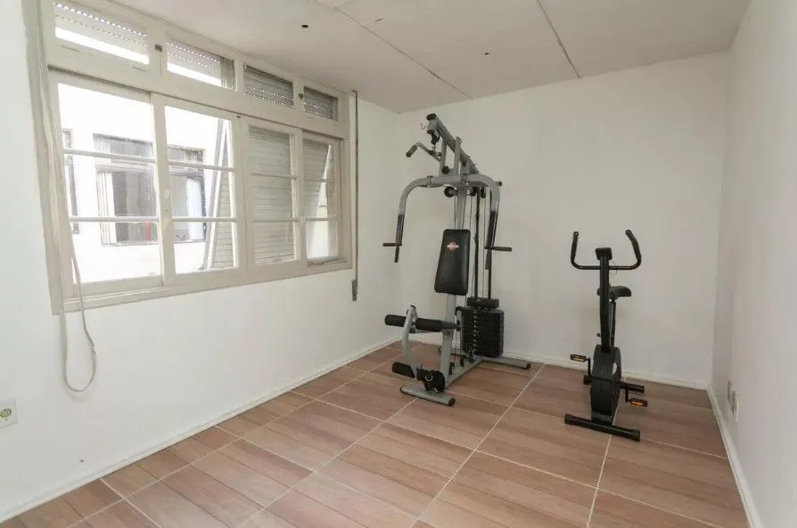 Imagem Amplo apartamento no Bairro Petrópolis com 2 vagas de garagem