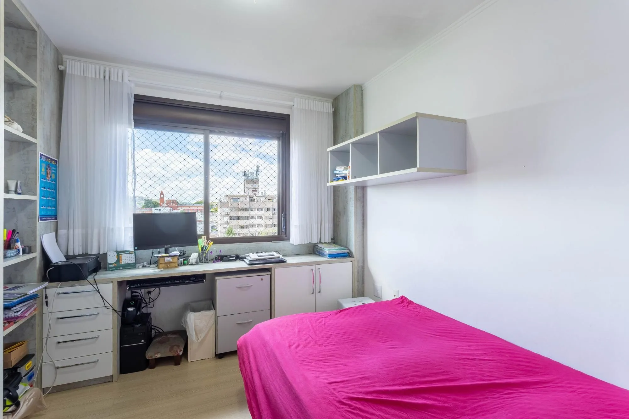 Imagem Apartamento à Venda com 2 Dormitórios (1 Suíte) e 2 Vagas Cobertas - Vila Ipiranga, Porto Alegre/RS