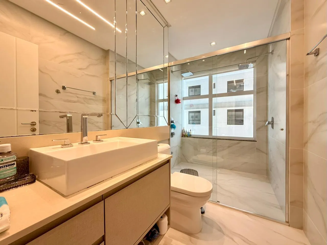 Imagem Apartamento com vista para o mar à venda com 187m2 por R$ 6.700.000,00