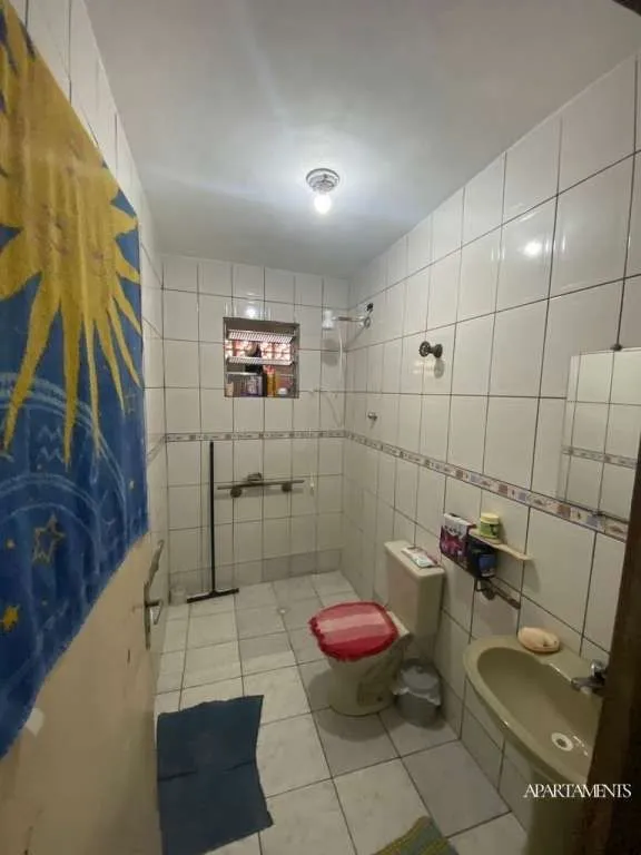 Imagem Terreno com 3 Casas com 3 vagas de carro e moto.