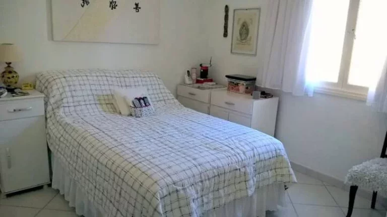 Imagem LINDA CASA EM DOIS LOTES COM BELA PISCINA E PAISAGISMO