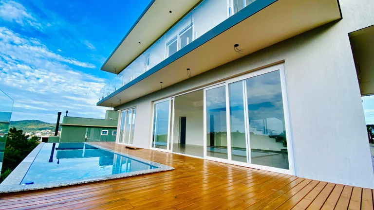 Imagem Casa de Luxo em Garopaba-SC, Ferraz: 2 Suítes, Piscina, Vista Mar, 280m² - Imperdível!