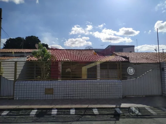 Casa em rua pública