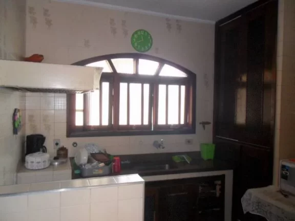 Imagem CASA EM DOIS LOTES - LADO LINHA - PISCINA