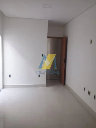 Imagem Casa térrea com suíte e quintal, localização privilegiada no ABC