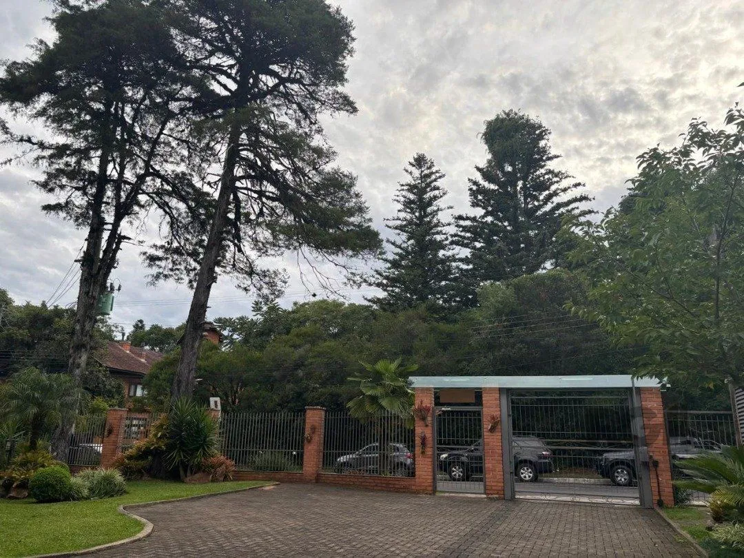 Imagem Sobrado de Alvenaria em Condominio no bairro Nobre de Gramado