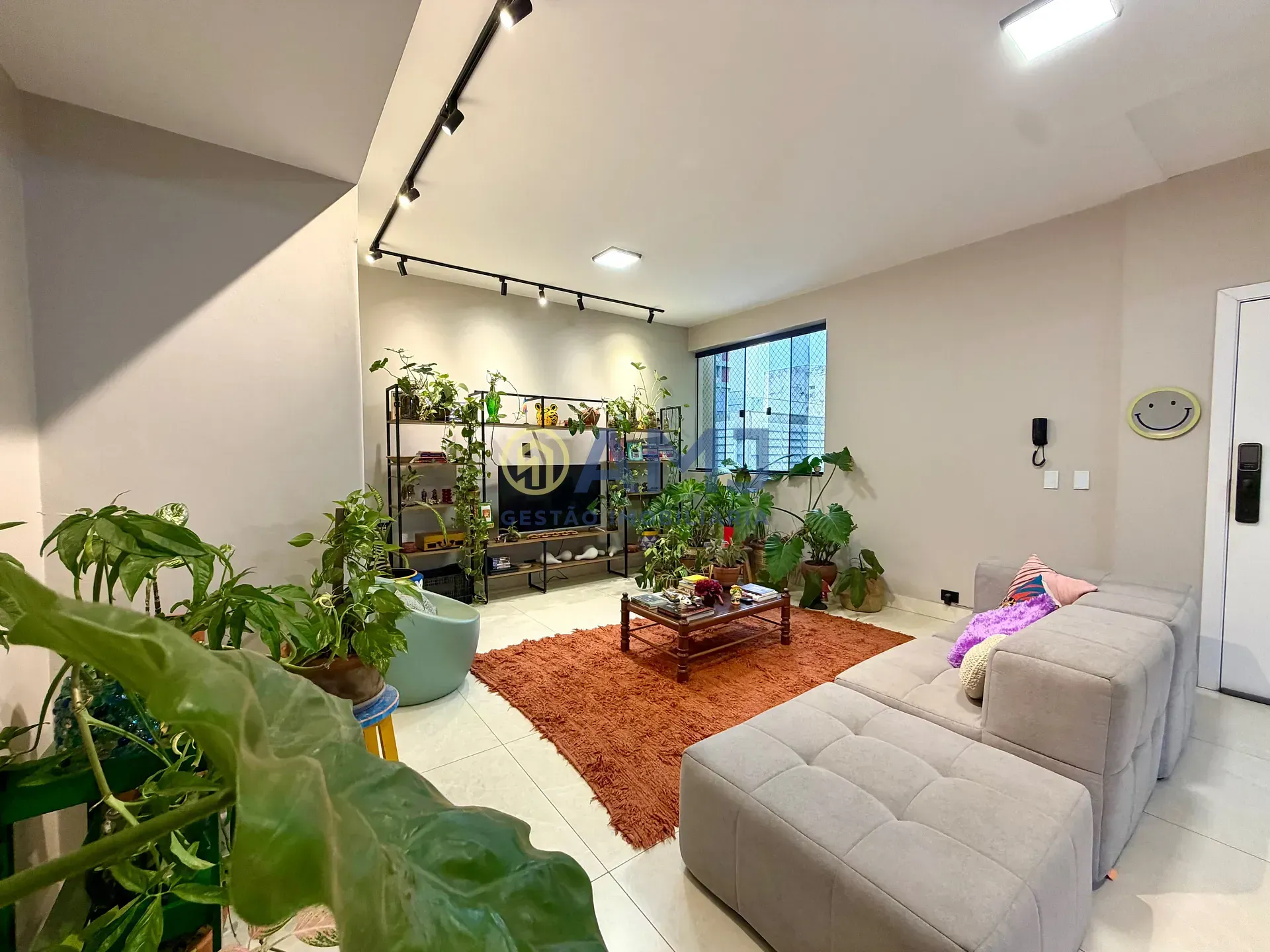 Imagem APARTAMENTO MOBILIADO E TOTALMENTE REFORMADO À VENDA - CENTRO | RUA 07
