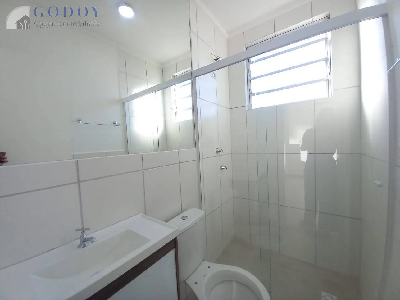 Imagem Amplo Apartamento ótima localização com Piso Porcelanato