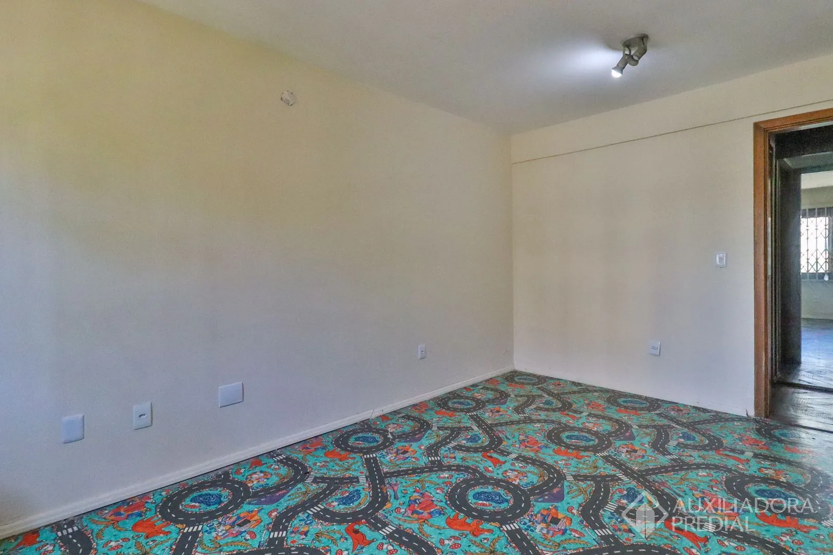 Imagem Excelente casa com 5 dormitórios no bairro Cristal