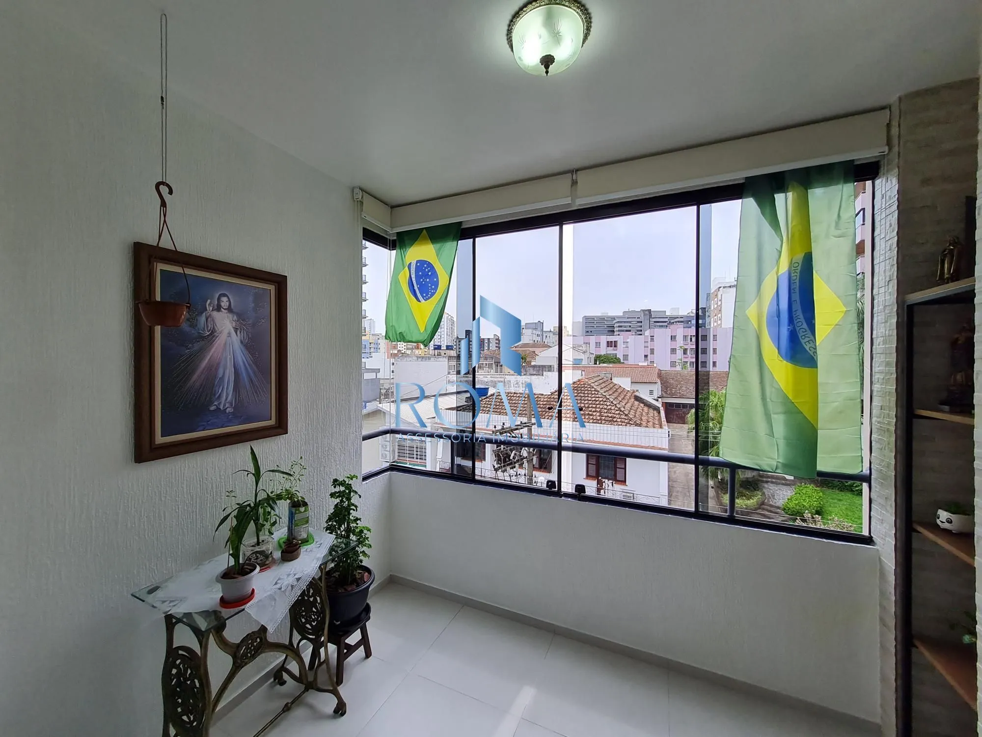 Imagem Apartamento Semimobiliado com 3 Quartos à Venda em Santa Maria