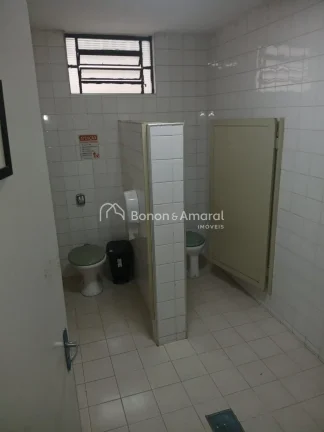 Imagem Barracão/Salão comercial mobiliado para locação em excelente localização, próximo à Av. Amor...