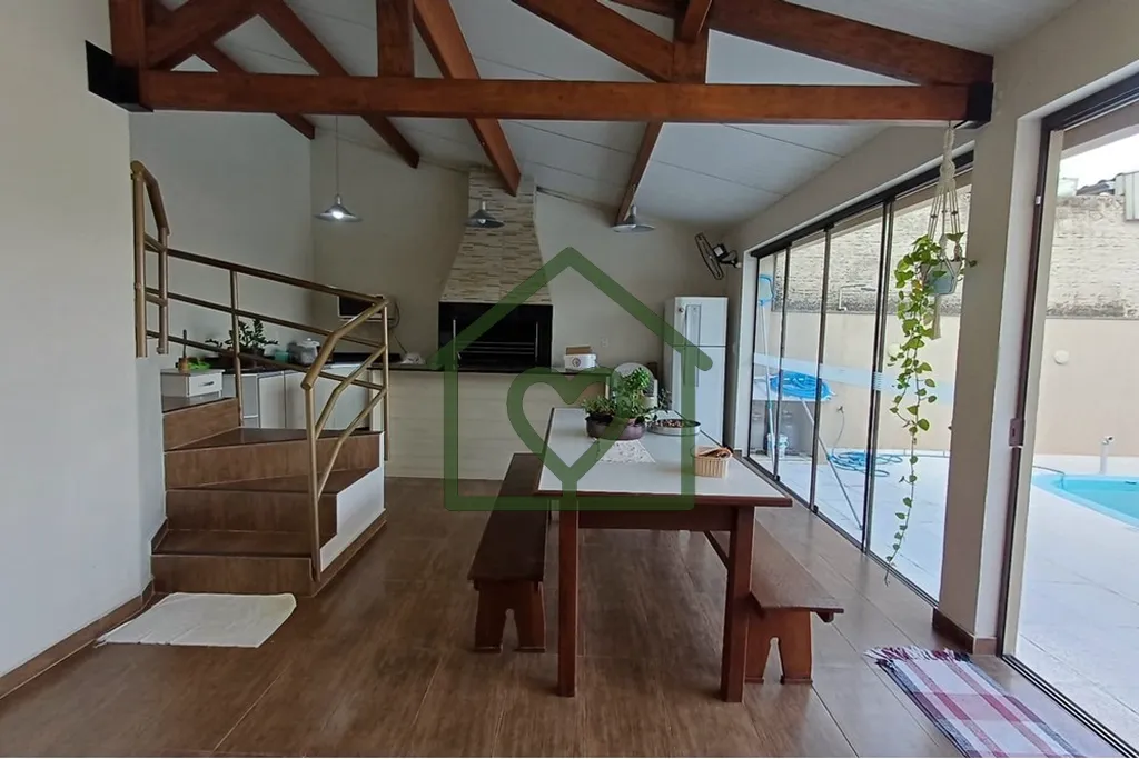 Imagem Localizada no acolhedor bairro Jardim do Salso, esta belíssima residência de 318 m² de área úti...