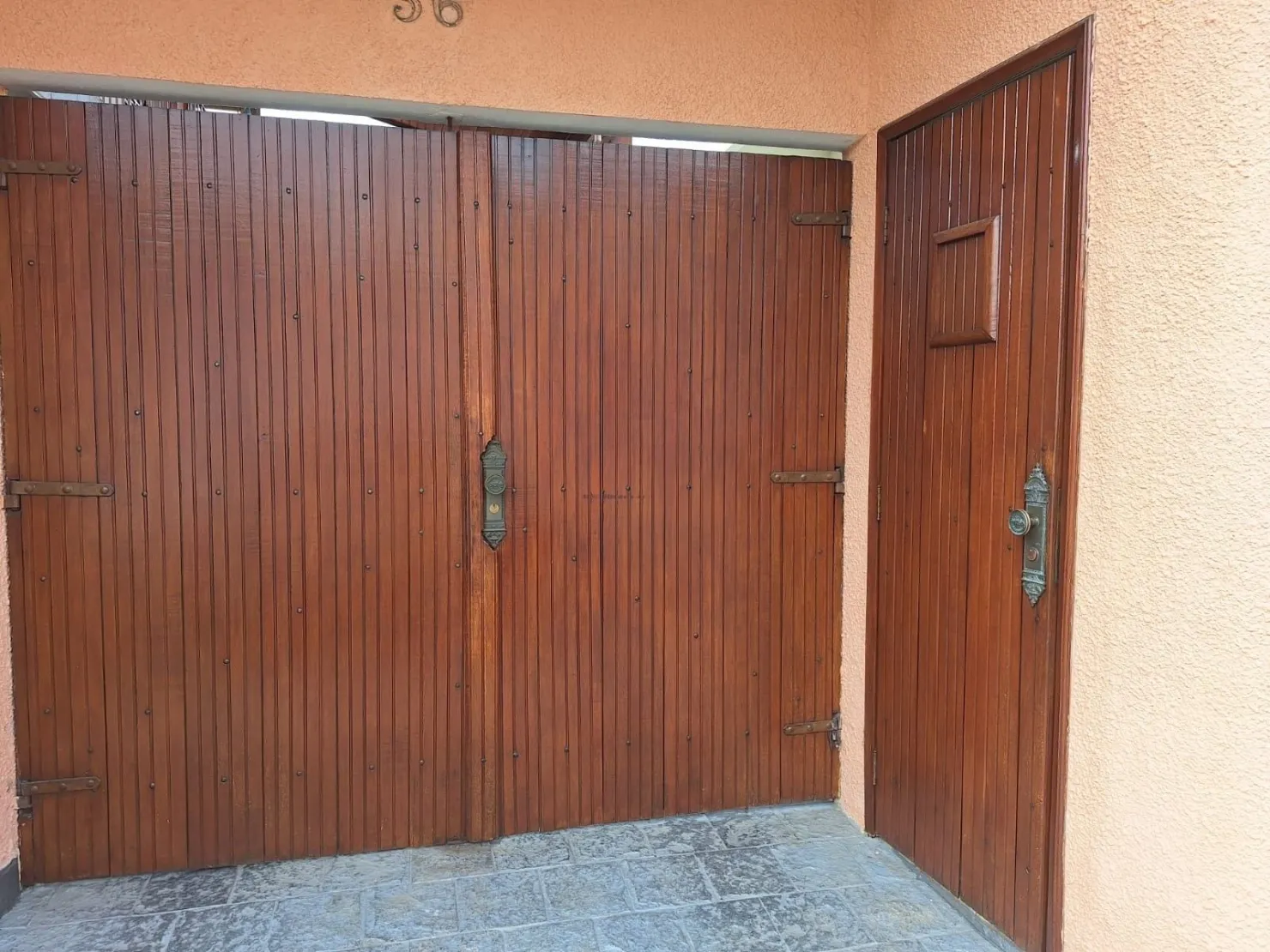Imagem Imóvel Comercial e Residencial de Esquina no Bairro Crispim: Excelente Localização e Visibilidade para Comércio e Moradia