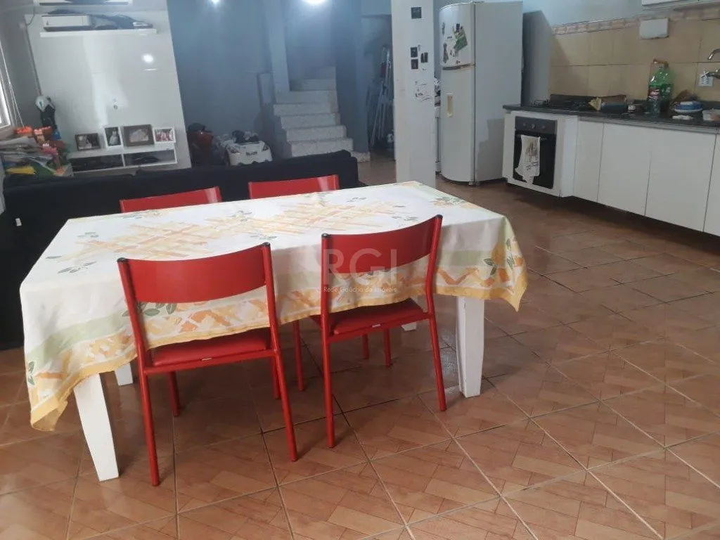 Imagem Casa para Venda - 120m², 2 dormitórios, 4 vagas - Cavalhada