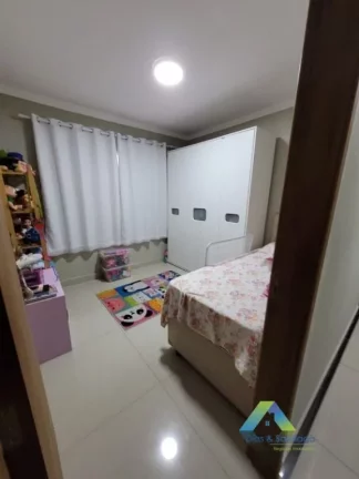 Imagem SANTO ANDRÉ CASA 241m², 5 dormitórios, 4 vagas ótima localização e valor