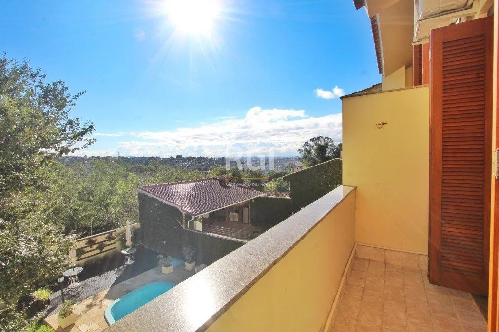 Imagem Casa para Venda - 250m², 3 dormitórios, sendo 1 suites, Teresópolis