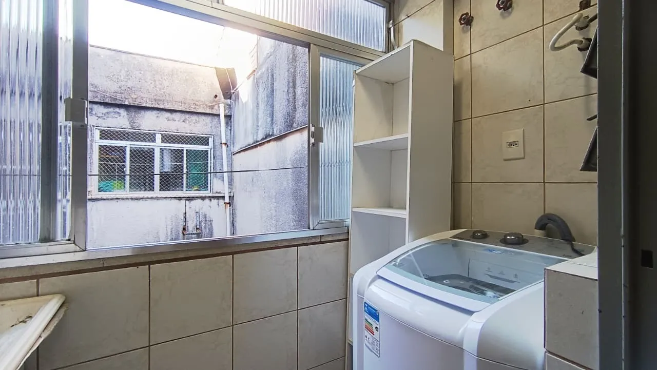 Imagem Apartamento de 2 dormitórios para locação no bairro Menino Deus, na Rua Barão do Gravataí. Um i...