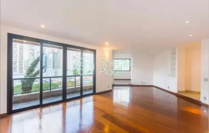 Imagem Oportunidade em Moema Pássaros, pertinho do parque e fora de rota. Excelente apartamento com 183m²...