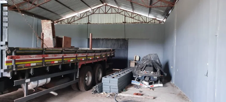 Imagem Barracão à venda em Cascavel, bairro Brazmadeira - 500m² de área construída