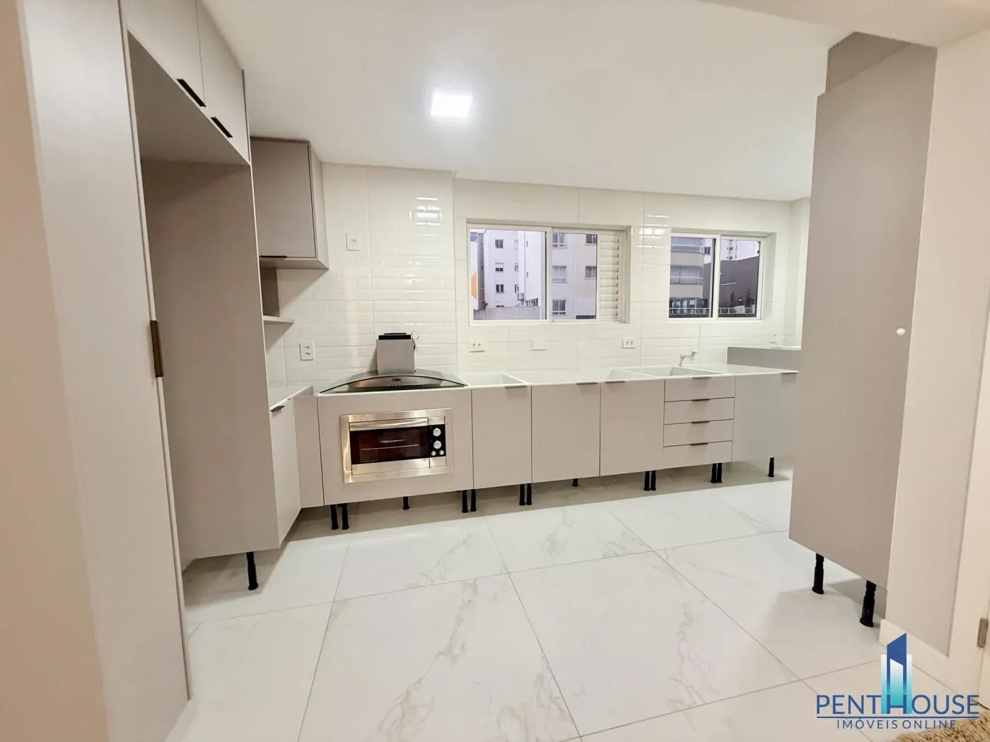 Imagem Apartamento Zona Central para Venda em Balneário Camboriú, CENTRO, 3 dormitórios, 1 suíte, 2 banheiros, 1 vaga