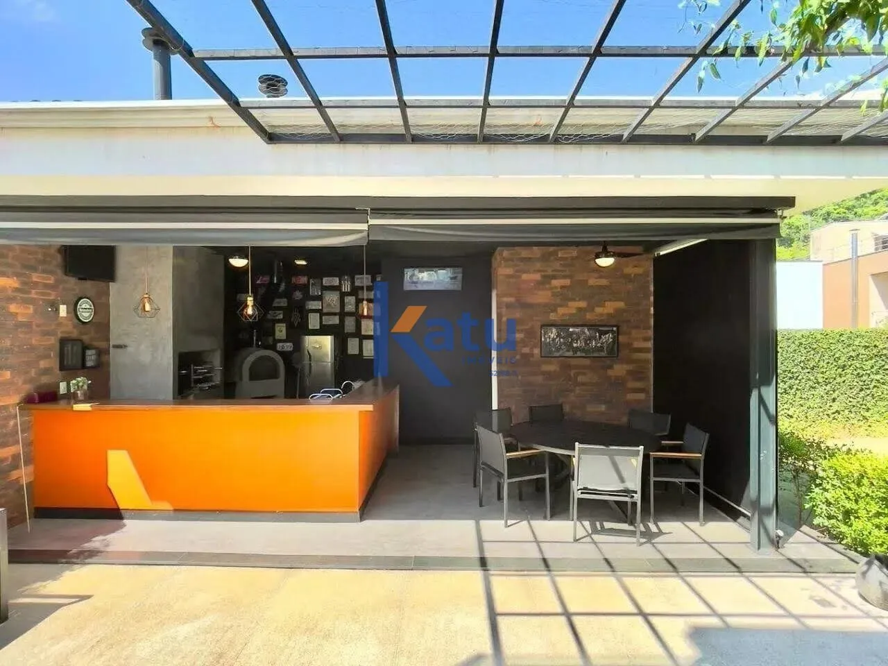 Imagem Esta casa exclusiva no Condomínio Ibi Aram (Itupeva - SP) possui 419,31 m² de terreno e 328,53 m²...